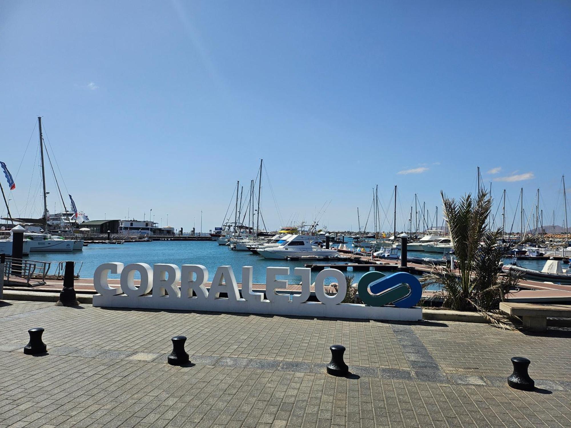 Хостел Corralejo Coliving By Amazzzing Travel Екстер'єр фото
