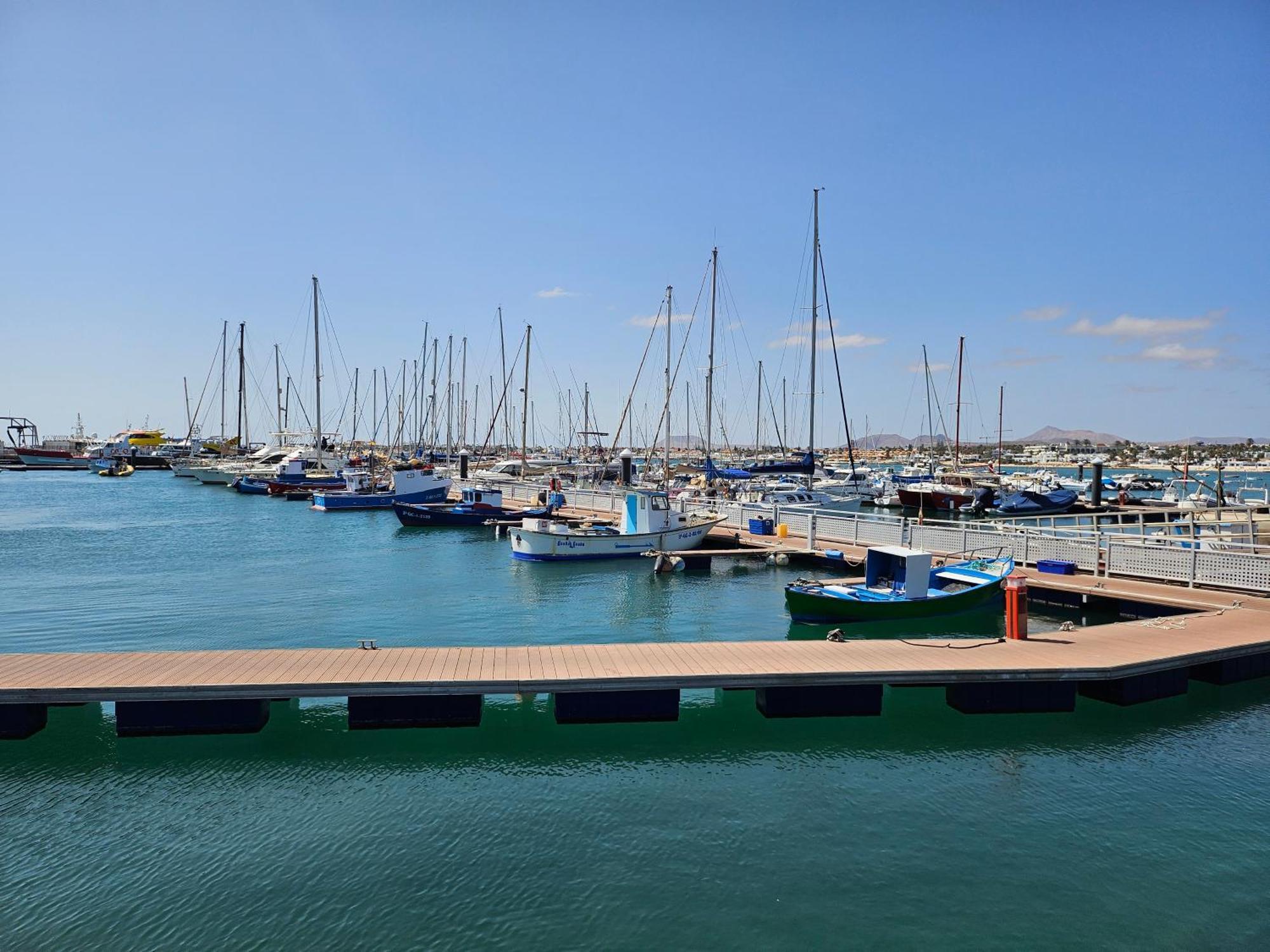 Хостел Corralejo Coliving By Amazzzing Travel Екстер'єр фото