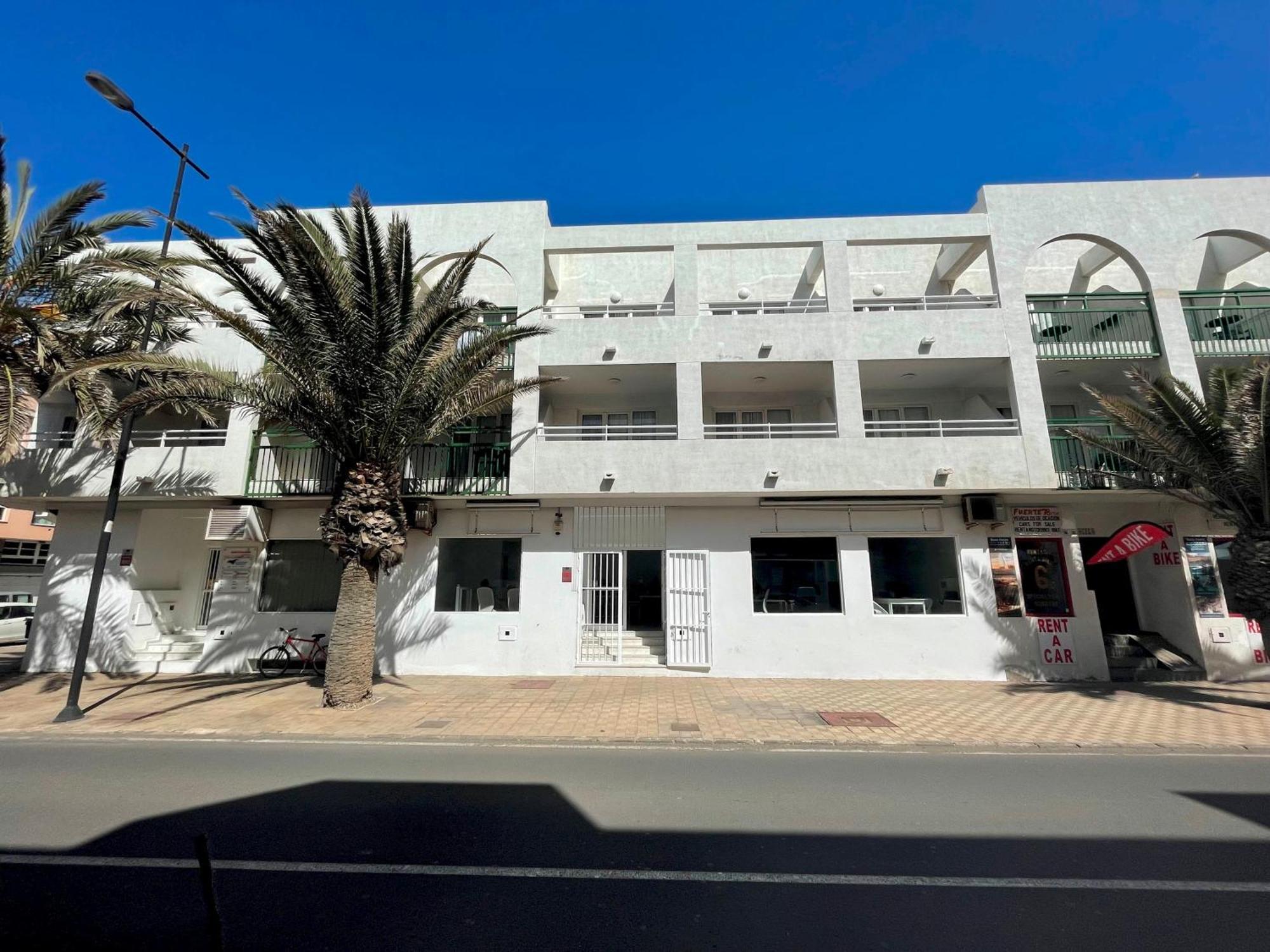 Хостел Corralejo Coliving By Amazzzing Travel Екстер'єр фото